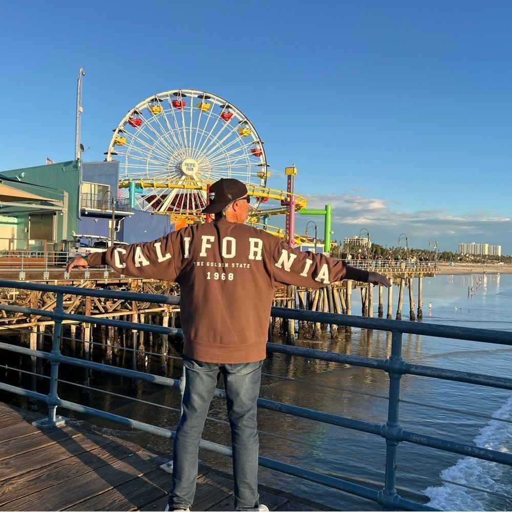 Wild Fable UNISEX Long Sleeve California Brown Graphic Sweatshirt Thumb Cut Outs